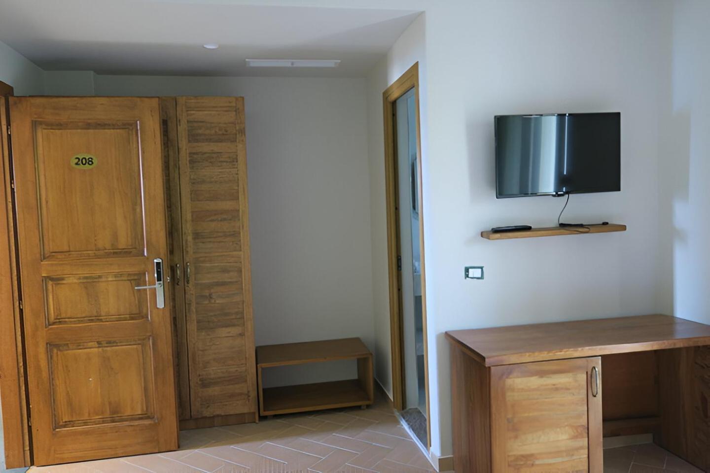 Doko Hotel Radhimë Extérieur photo