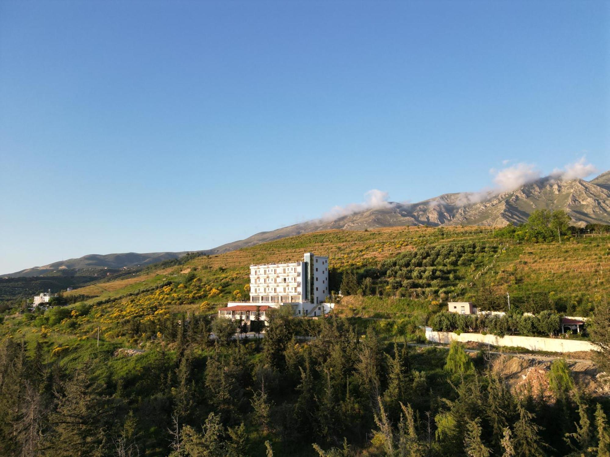 Doko Hotel Radhimë Extérieur photo